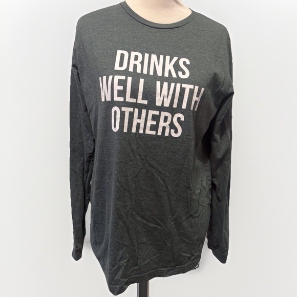 Drinks Well With Others Long Sleeve Tshirt Women's Large St Patrick Day - Picture 1 of 5